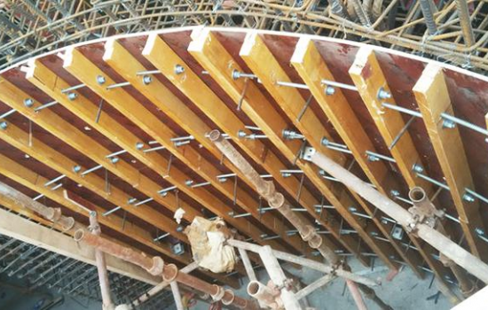 鋁框塑木模板的應(yīng)用優(yōu)勢(shì)