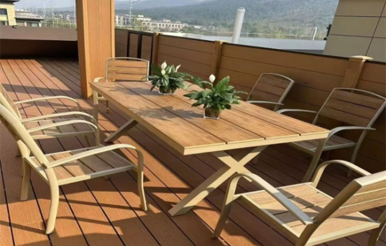 塑木材料仿木紋生產裝置